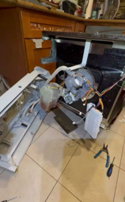 Dishwashers Image #1